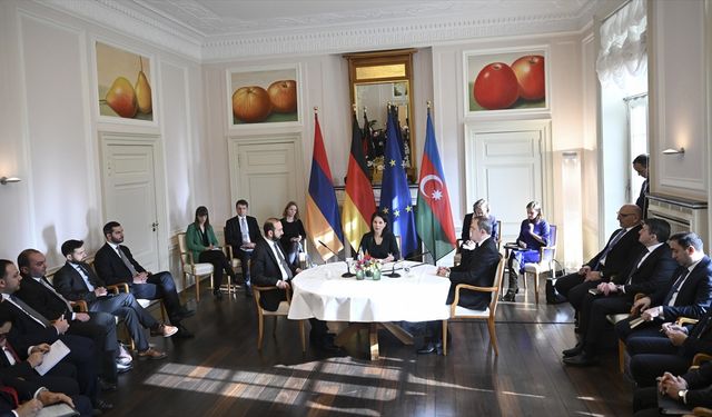 Azerbaycan ve Ermenistan Dışişleri Bakanları, barış anlaşması müzakeresi için Berlin'de görüştü