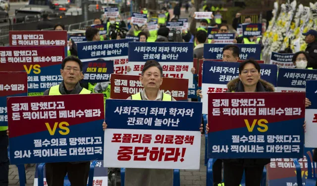 Güney Kore’de doktorların grevi devam ediyor