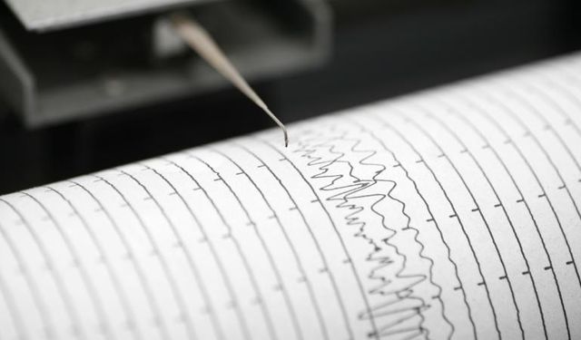 Endonezya'da 5,9 Büyüklüğünde Deprem