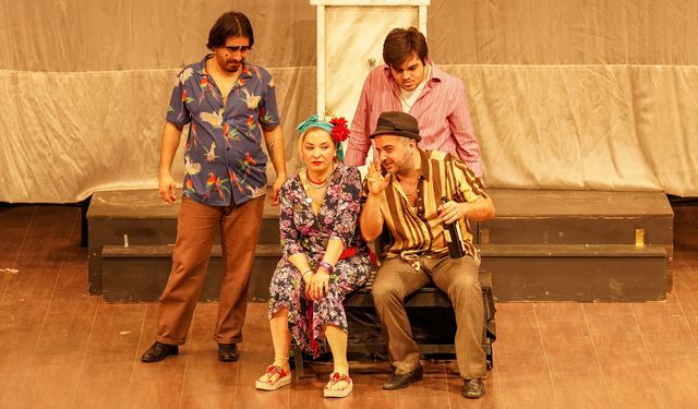 Sahne Tozu Tiyatrosu, “Sosyal Market”e destek için oynadı