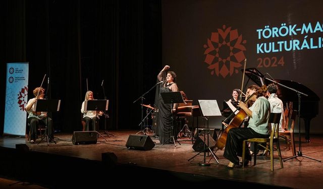 Macaristan’da Türk müzik grubu konser verdi