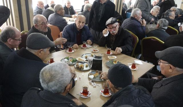 Çorum'da emekliler lokali açıldı çay 2,5 lira