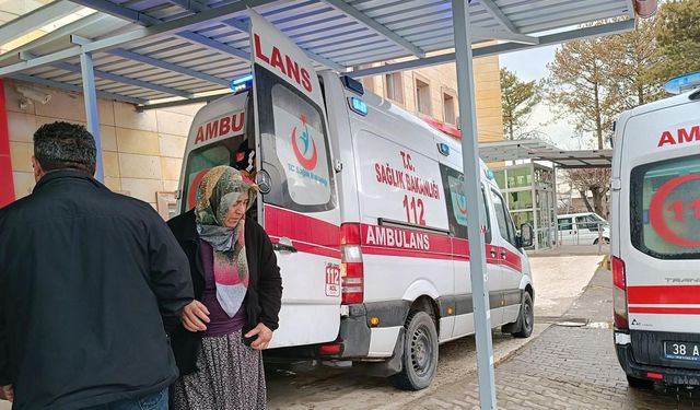 Kayseri'de öğrenci servisi devrildi: 10 yaralı