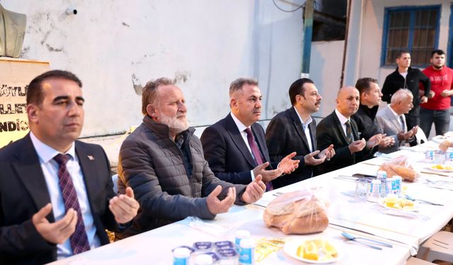 İzmir Valisi Elban, Torbalı’da İftar Programına Katıldı