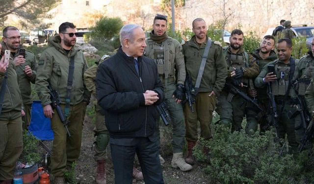 Netanyahu'dan işgal altındaki Hermon Dağı'nda açıklama: 'Burada kalacağız'