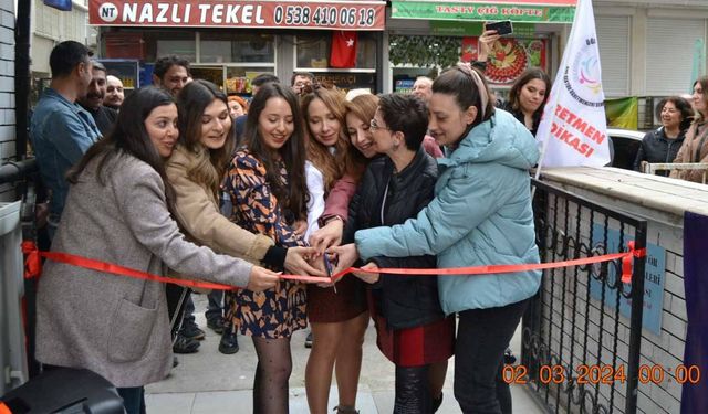Öğretmenler Mücadele Dersi Veriyor: Özel Sektör Öğretmenleri Sendikası İzmir Şubesini Açıyor