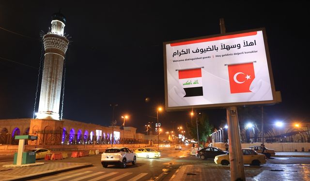 Irak'ta caddelere Türk bayrağı asıldı