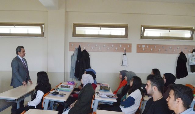 Fizik profesörü ve öğrencilerinden Hatay’daki köy okulları için anlamlı kampanya