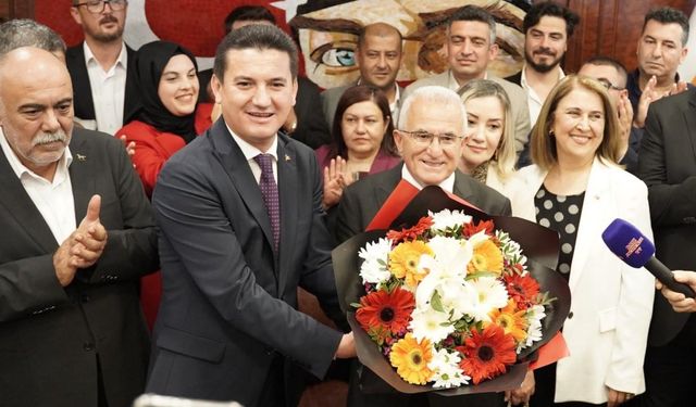 Kumluca'da Başkan Avcıoğlu göreve başladı