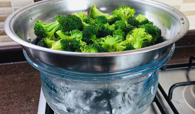 Brokoli, beş dakikadan fazla pişirilmemeli!