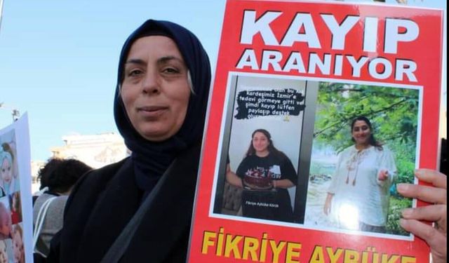 Depremde kaybolan kızını İzmir'de arıyor