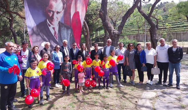 Metin Oktay'ın takımından 23 Nisan'da renkli kutlama