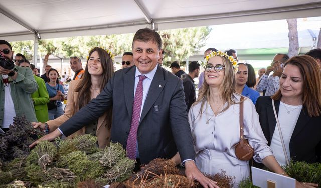Başkan Tugay Alaçatı Ot Festivali’nin açılışını yaptı