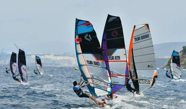 Rüzgar Sörfü Türkiye Şampiyonası Foça'dan başlıyor