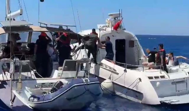 İzmir'de yurt dışına kaçmaya çalışan 10 FETÖ şüphelisi yakalandı