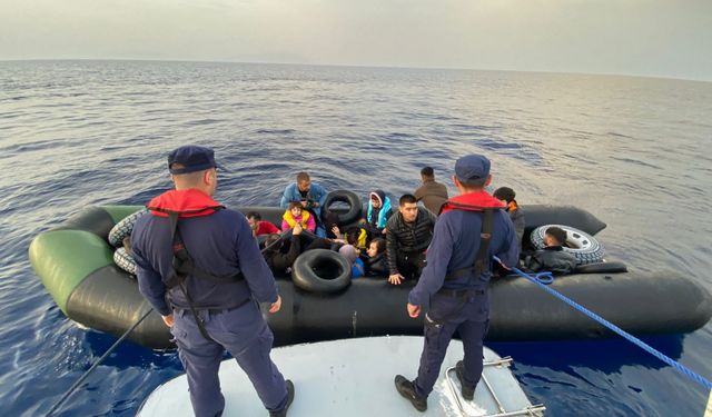 İzmir açıklarında 32 yabancı uyruklu yakalandı