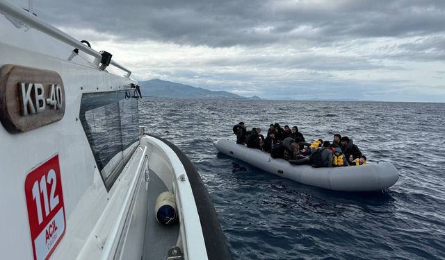 İzmir açıklarında 47 kaçak göçmen kurtarıldı
