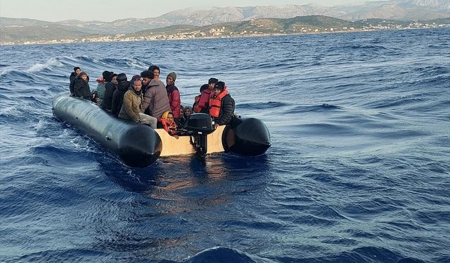 İzmir açıklarında 73 kaçak göçmen kurtarıldı