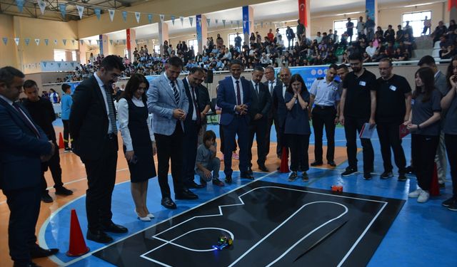 Manisa'da kodlama ve robot turnuvası düzenlendi