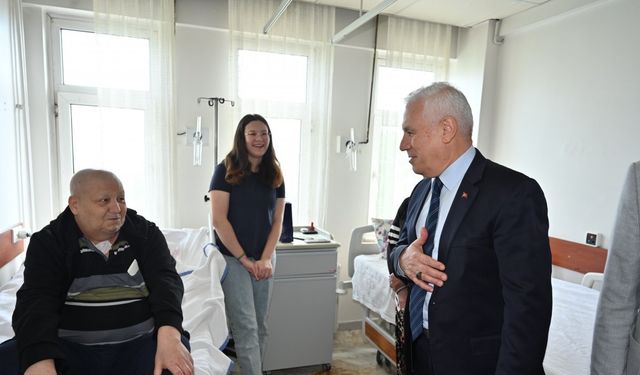 Büyükşehir Belediye Başkanı Bozbey,  Bursa Ali Osman Sönmez Onkoloji Hastanesi'ni ziyaret etti
