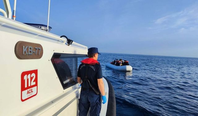 İzmir'de 44 kaçak göçmen kurtarıldı, 23 kaçak göçmen yakalandı