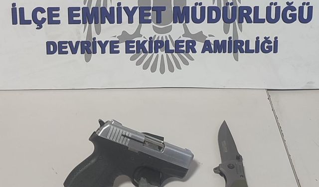 İzmir’deki uygulamada aranan 2 hükümlü ile 3 şüpheli yakalandı