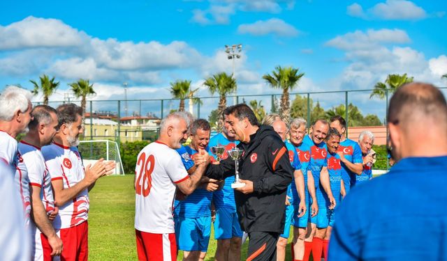 Meclis Futbol Takımı, Antalya şöhretler karmasıyla dostluk maçı yaptı