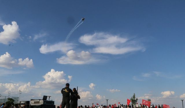 Şanlıurfa'da SoloTürk gösterisi