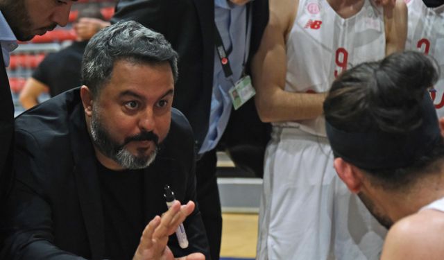 İzmirli antrenör Gençoğlu, kupa koleksiyonu yaptı