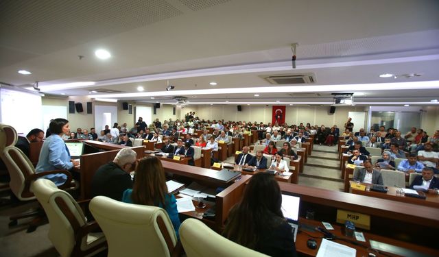 Karabağlar Belediye Meclisi Mayıs Ayı toplantısını gerçekleştirdi: Nisan ayı faaliyetleri paylaşıldı