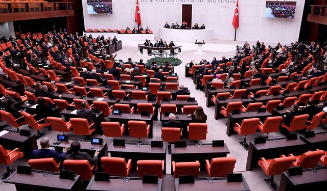 Siyaset meydanı kızışıyor: Meclis tatili sona mı eriyor? AKP'ye yeni transferler kapıda mı?