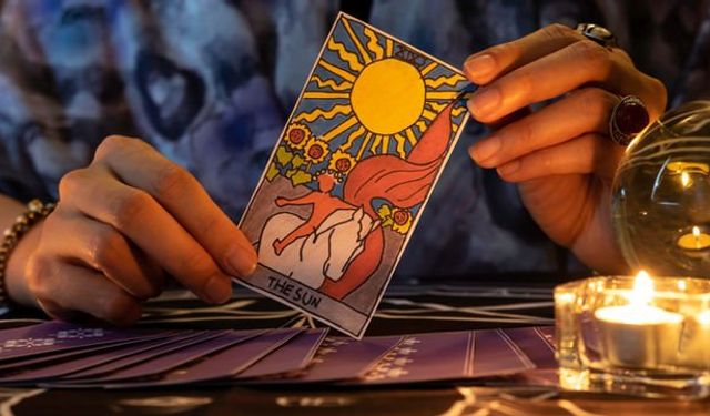 Tarot kartları doğru mu söylüyor? Bilim ve uzman görüşleri!