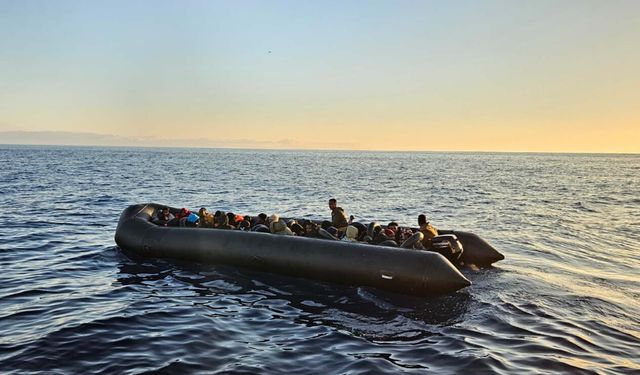 Karaburun açıklarında 40 kaçak göçmen yakalandı