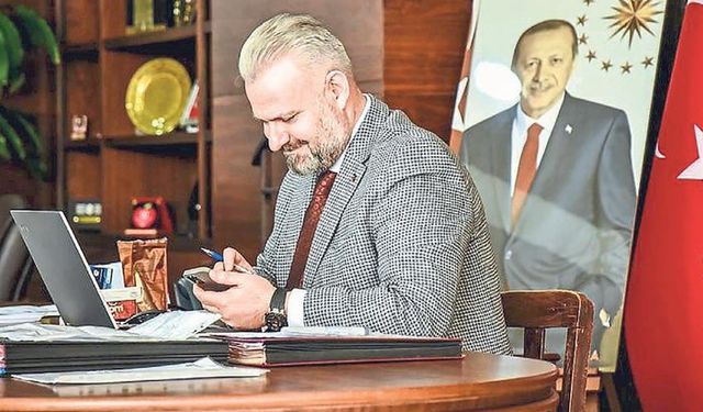 Menemen Belediyesi'nde işçiler direnişte, Başkan Pehlivan hac görevinde