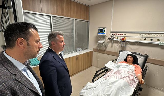 İzmir Valisi Elban, hastanedeki yaralıları ziyaret etti