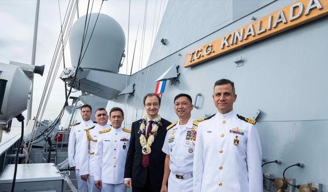 TCG Kınalıada, Filipinler'i ziyaret etti