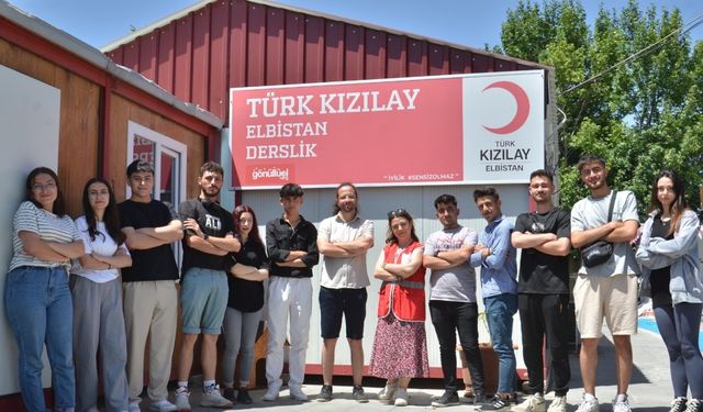 Afetzede öğrenciler YKS’ye Kızılay Kütüphanesi’nde hazırlandı