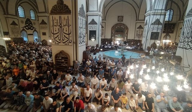 Bursa'da Ulu Cami, bayram namazında doldu