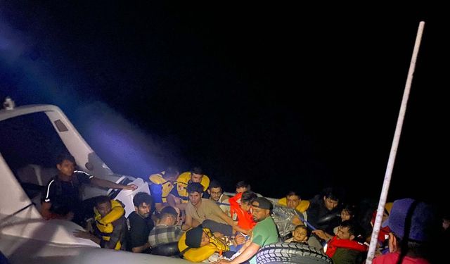 İzmir'de 22 kaçak göçmen yakalandı, 15 kaçak göçmen kurtarıldı