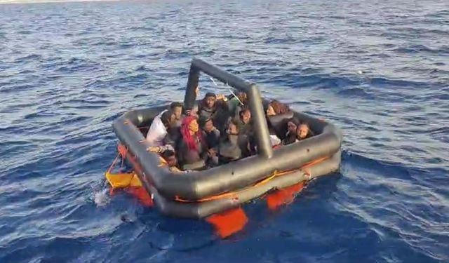 İzmir'de 70 kaçak göçmeni Sahil Güvenlik kurtardı