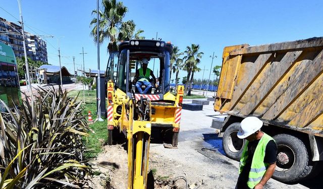 İzmir'in metropol ilçelerindeki atık su kanaları temizlendi