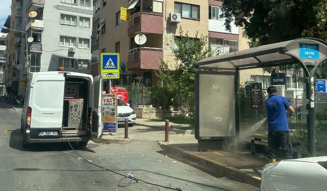 İzmir Karabağlar’da gece gündüz temizlik seferberliği