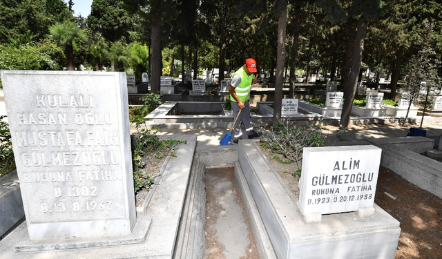 İzmir’de bayram öncesi mezarlıklar için özel bakım