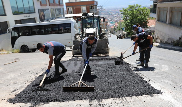 Bayraklı'da yollar yenileniyor