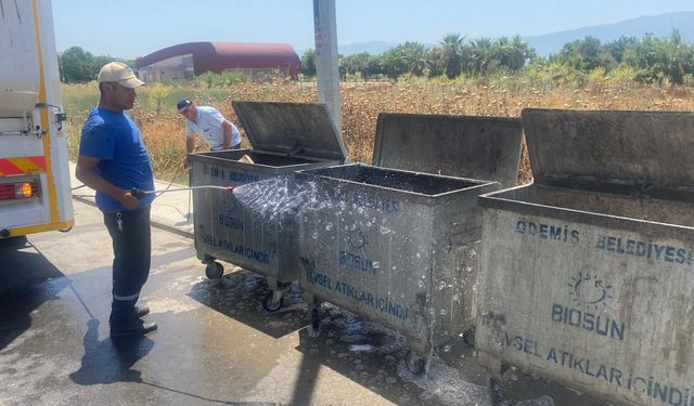 Ödemiş'te çöp konteynerleri yıkanıp, dezenfekte ediliyor!