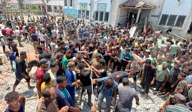 İsrail'den tüyler ürperten katliam! Hastaneyi bombaladılar çocukları öldürdüler