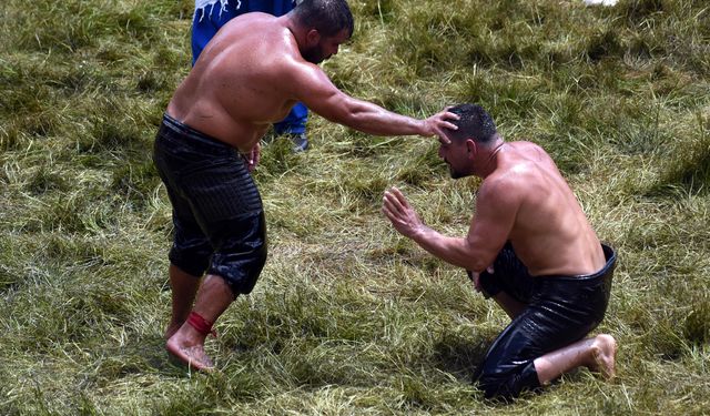 Kırkpınar güreşlerinde, başpehlivanların ilk tur karşılaşmaları tamamlandı