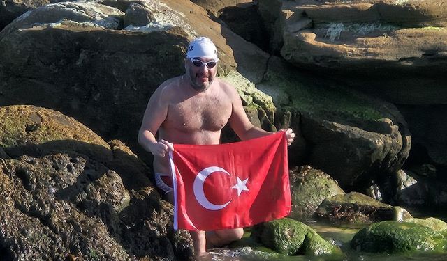 Dünya tarihinde ilk defa iki Türk sporcu aynı anda Manş Denizi'ni geçti