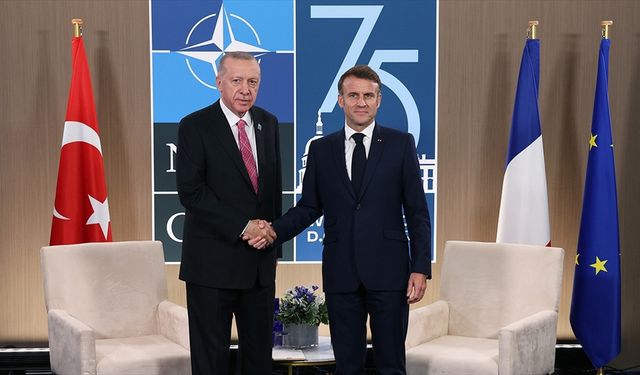 Cumhurbaşkanı Erdoğan, Fransa Cumhurbaşkanı Macron'la Görüştü