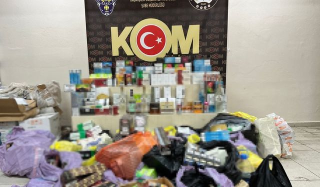 İzmir'de düzenlenen kaçakçılık operasyonlarında 52 kişi hakkında adli işlem yapıldı